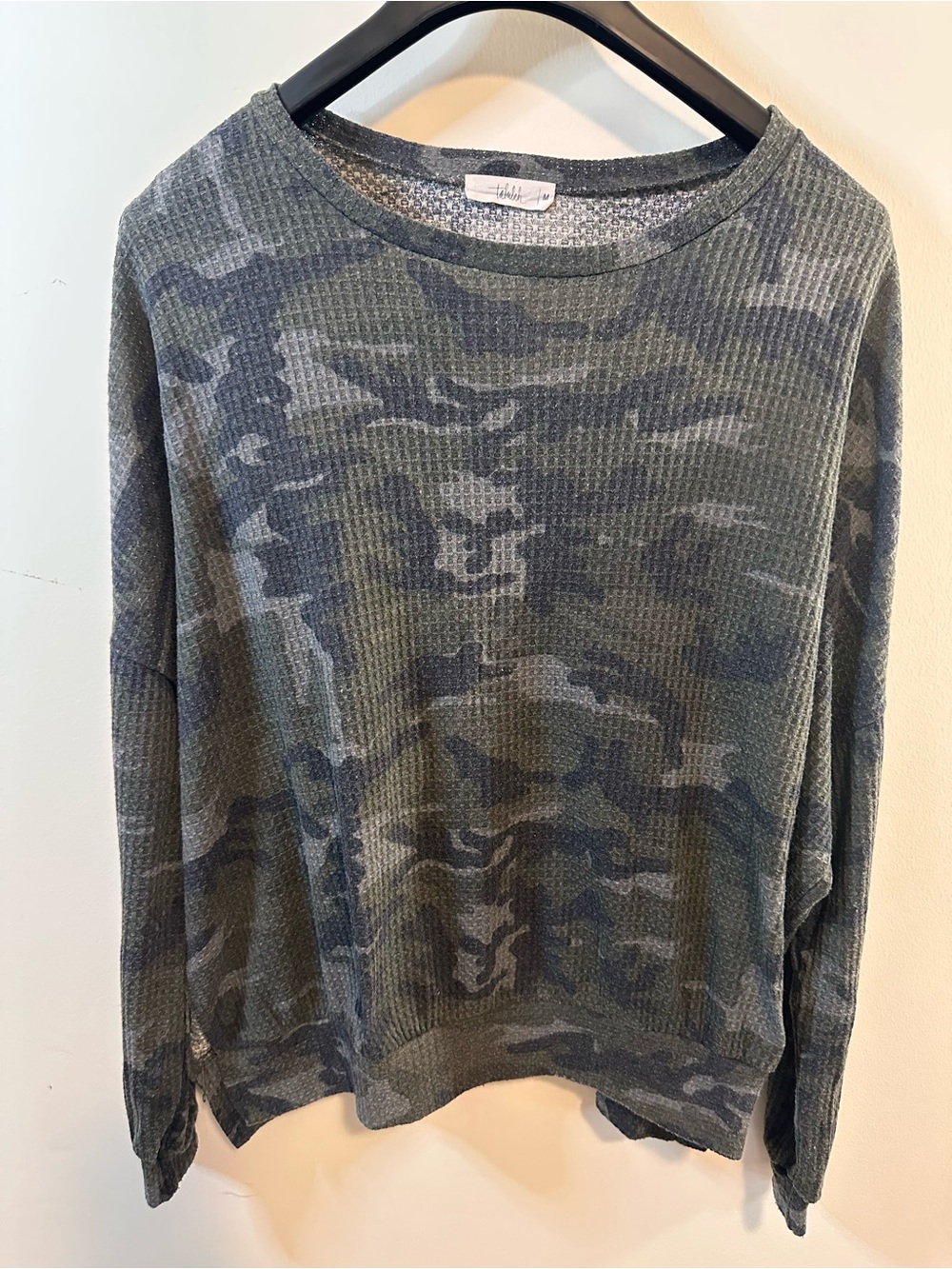 TALULAH Women’s Olive Camo Waffle-Knit Crewneck Sweater